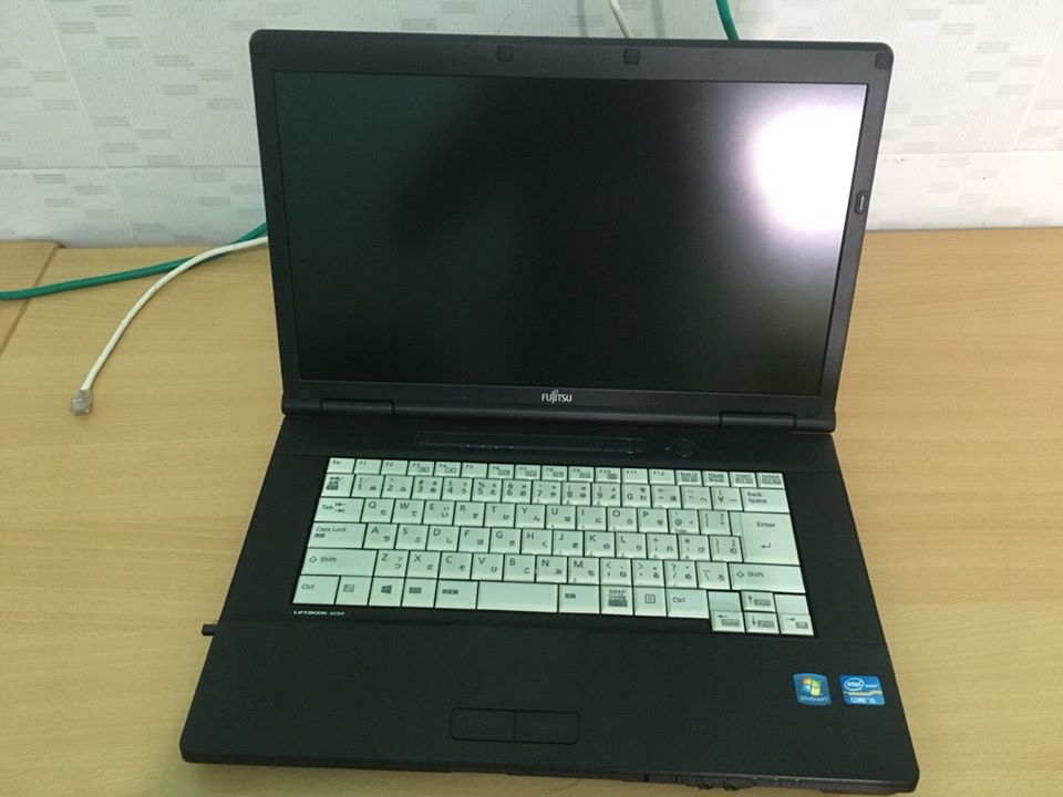 Laptop cũ Fujitsu Lifebook A572 1